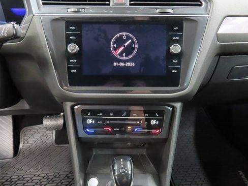 Used 2022 Volkswagen Tiguan SE image 14