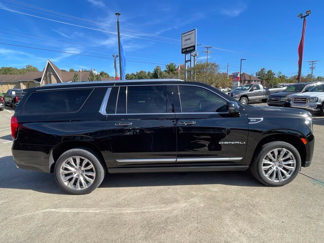 Used 2023 GMC Yukon XL Denali AWD/4WD image 8