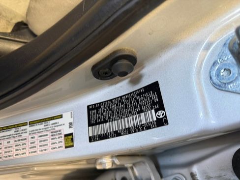 Used 2021 Toyota Corolla LE image 39