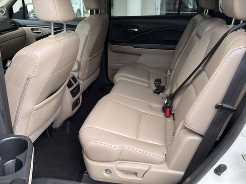 Used 2017 Honda Pilot Touring image 11