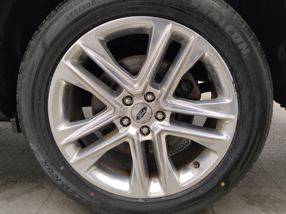Used 2017 Ford Explorer XLT w/ Equipment Group 202A AWD/4WD image 31