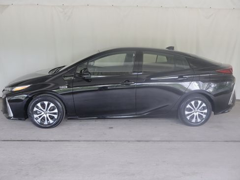 Used 2020 Toyota Prius Prime XLE FWD image 25