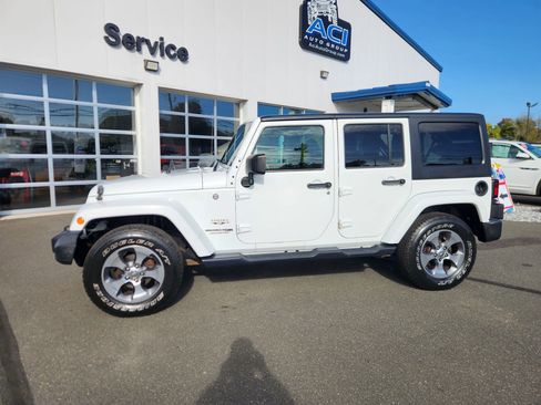 Used 2018 Jeep Wrangler Unlimited Sahara AWD/4WD image 7