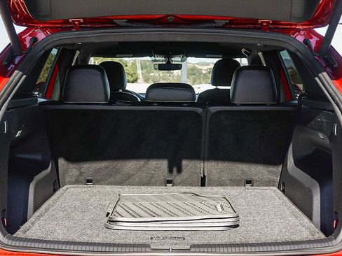 Used 2020 Volkswagen Atlas Cross Sport SE w/ Panoramic Sunroof Package image 38