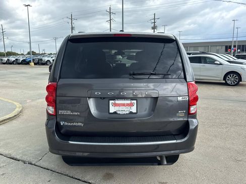 Used 2019 Dodge Grand Caravan SXT FWD image 7