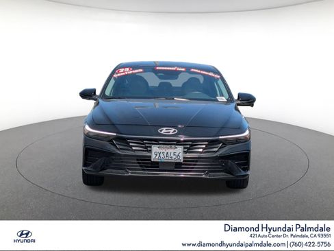 Certified 2025 Hyundai Elantra Limited FWD image 2