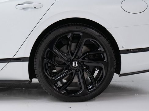 Used 2025 Bentley Flying Spur Plug-In Hybrid image 46