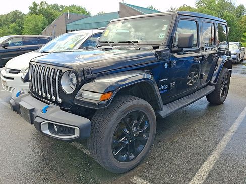 Used 2022 Jeep Wrangler Unlimited Sahara w/ Cold Weather Group AWD/4WD image 2
