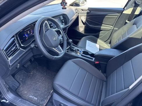 Used 2024 Volkswagen Jetta SE w/ Panoramic Sunroof Package image 8