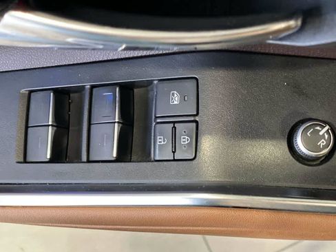 Used 2020 Toyota Highlander Platinum AWD/4WD image 16