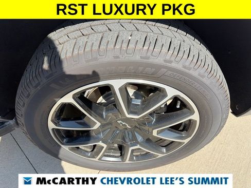 Used 2024 Chevrolet Suburban RST w/ Luxury Package AWD/4WD image 18
