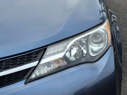 Used 2014 Toyota RAV4 XLE AWD/4WD image 10