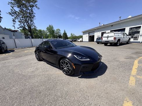 Used 2025 Toyota GR86 RWD image 7