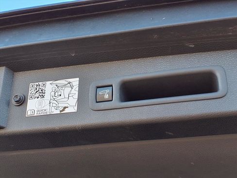 Certified 2024 Toyota Sienna XLE image 30