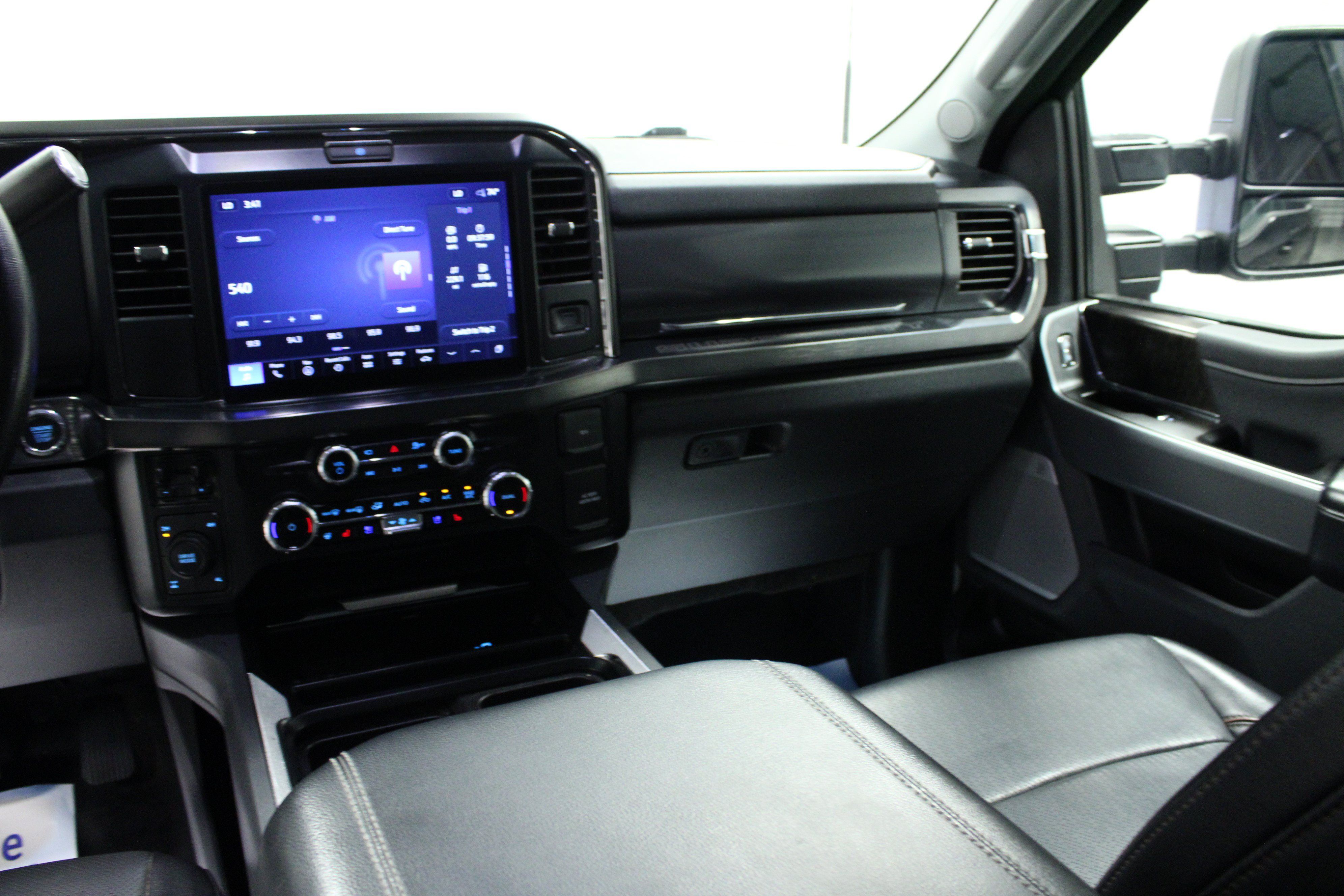 Used 2025 Ford F250 Lariat w/ Black Appearance Package AWD/4WD image 19