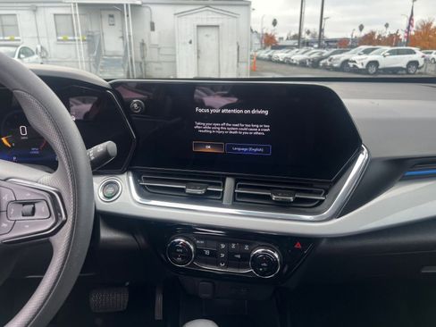 Used 2025 Chevrolet Trax LT image 18