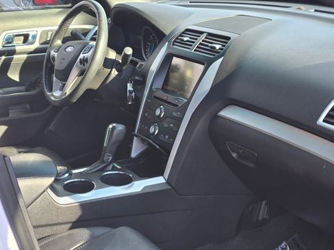 Used 2014 Ford Explorer XLT w/ Equipment Group 202A image 7