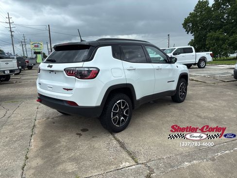 Used 2025 Jeep Compass Trailhawk AWD/4WD image 18