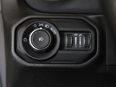 Used 2022 Jeep Wrangler Unlimited Sahara w/ LED Lighting Group AWD/4WD image 21