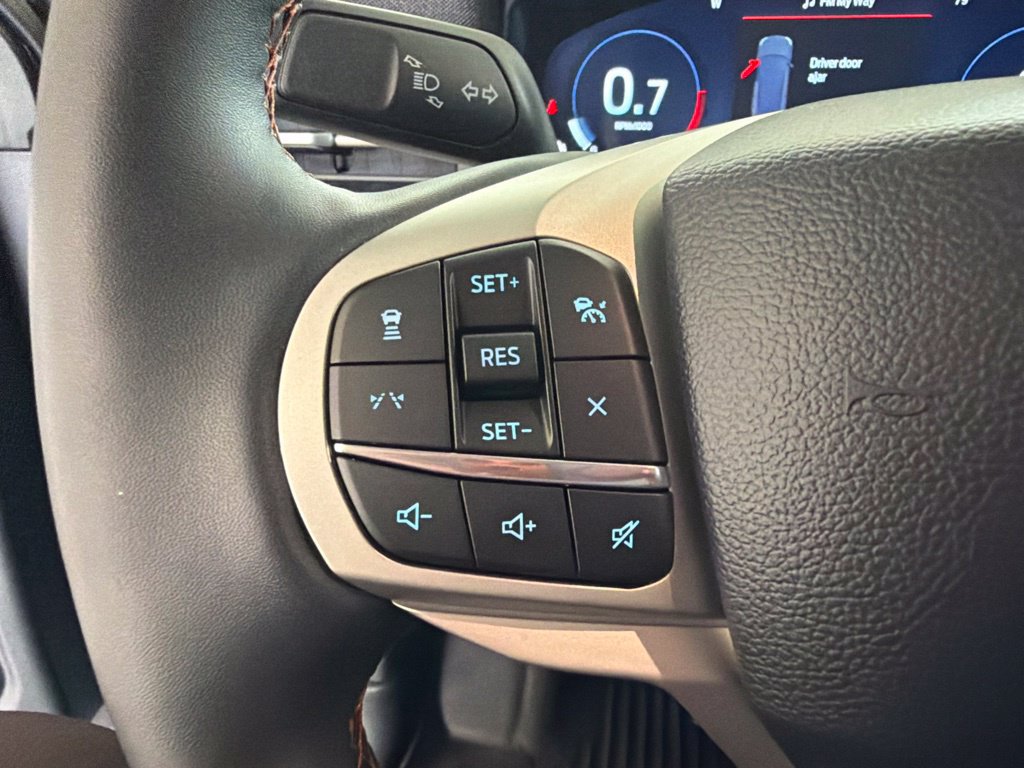 Used 2025 Ford Explorer Active RWD image 57