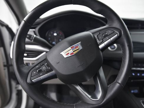 Used 2022 Cadillac XT4 Premium Luxury image 17