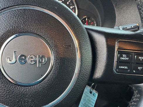 Used 2016 Jeep Wrangler Unlimited Sahara w/ Connectivity Group image 27