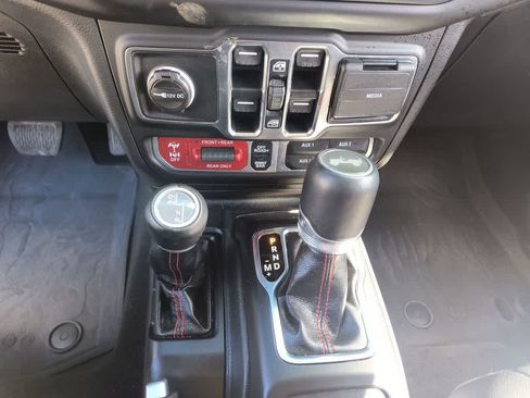 Used 2023 Jeep Wrangler Unlimited Rubicon w/ Cold Weather Group AWD/4WD image 20