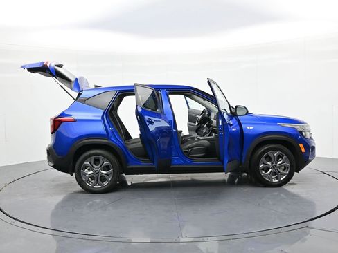 Used 2024 Kia Seltos LX image 23