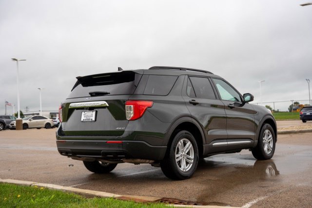 Used 2023 Ford Explorer XLT AWD/4WD image 7