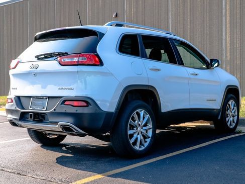 Used 2017 Jeep Cherokee Limited w/ Luxury Group AWD/4WD image 9