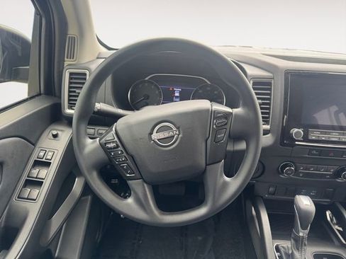 Used 2024 Nissan Frontier SV image 12