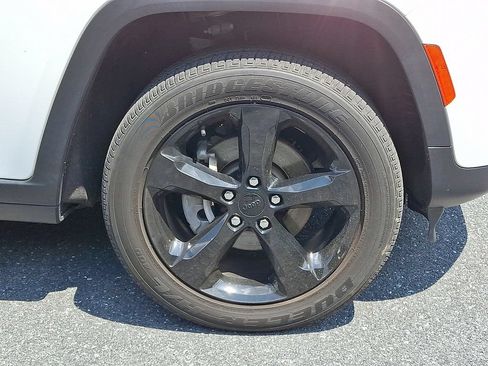 Certified 2023 Jeep Grand Cherokee Altitude AWD/4WD image 12