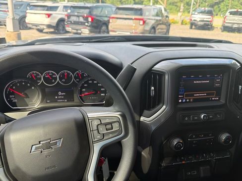 Used 2022 Chevrolet Silverado 1500 Custom Trail Boss w/ Safety Confidence Package AWD/4WD image 7