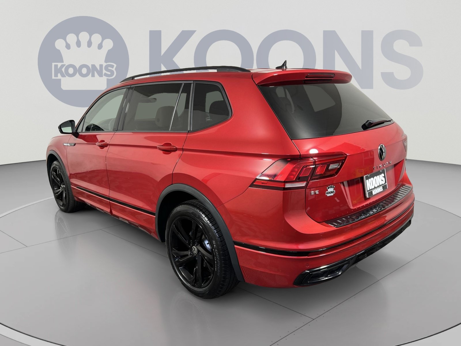 Used 2024 Volkswagen Tiguan SE R-Line AWD/4WD image 8