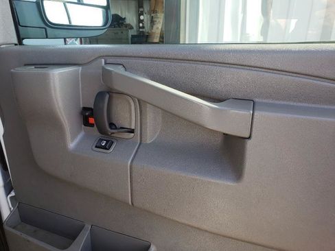 Used 2020 Chevrolet Express 2500 w/ Enhanced Convenience Package RWD image 21
