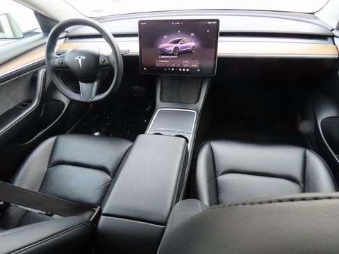 Used 2023 Tesla Model 3 Standard Range image 16