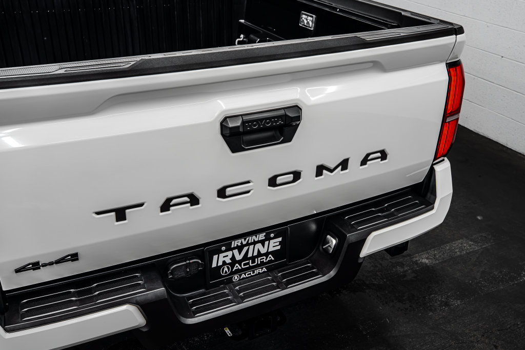 Used 2025 Toyota Tacoma TRD Sport AWD/4WD image 15