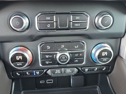Used 2024 GMC Yukon SLT image 22