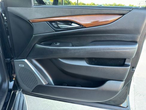 Used 2019 Cadillac Escalade ESV Luxury image 26