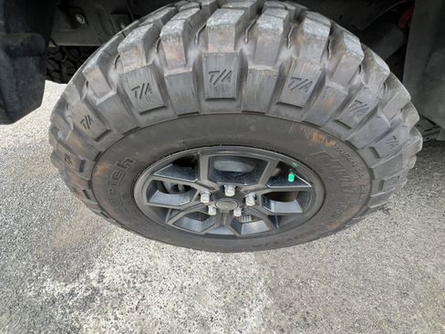 Used 2025 Jeep Gladiator Sport image 31