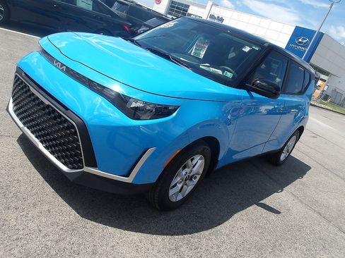 Used 2025 Kia Soul S FWD image 3