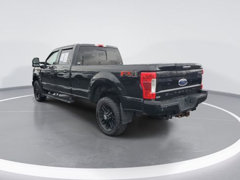 Used 2019 Ford F350 Lariat image 3