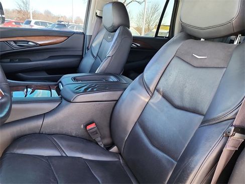 Used 2016 Cadillac Escalade Luxury image 13