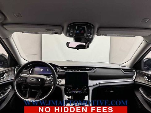 Used 2023 Jeep Grand Cherokee L Limited w/ Black Appearance Package image 11