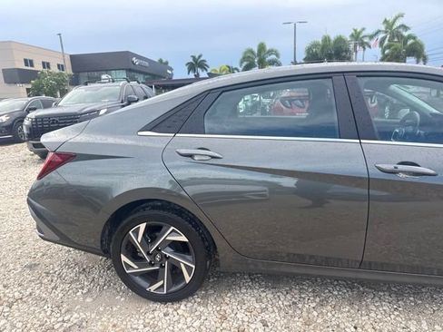 Used 2025 Hyundai Elantra SEL FWD image 5