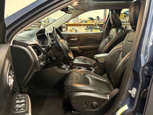 Used 2019 Jeep Cherokee Limited AWD/4WD image 18