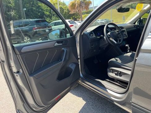 Used 2023 Volkswagen Tiguan SE FWD image 4