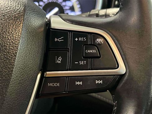 Used 2022 Toyota Highlander XSE image 25