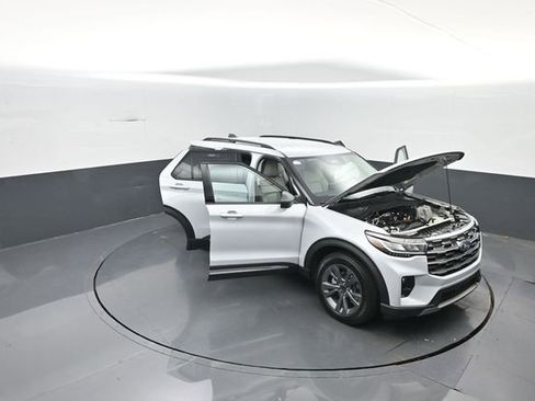 Used 2025 Ford Explorer Active w/ Active Comfort Package AWD/4WD image 40