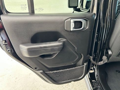 Used 2022 Jeep Gladiator Willys image 23